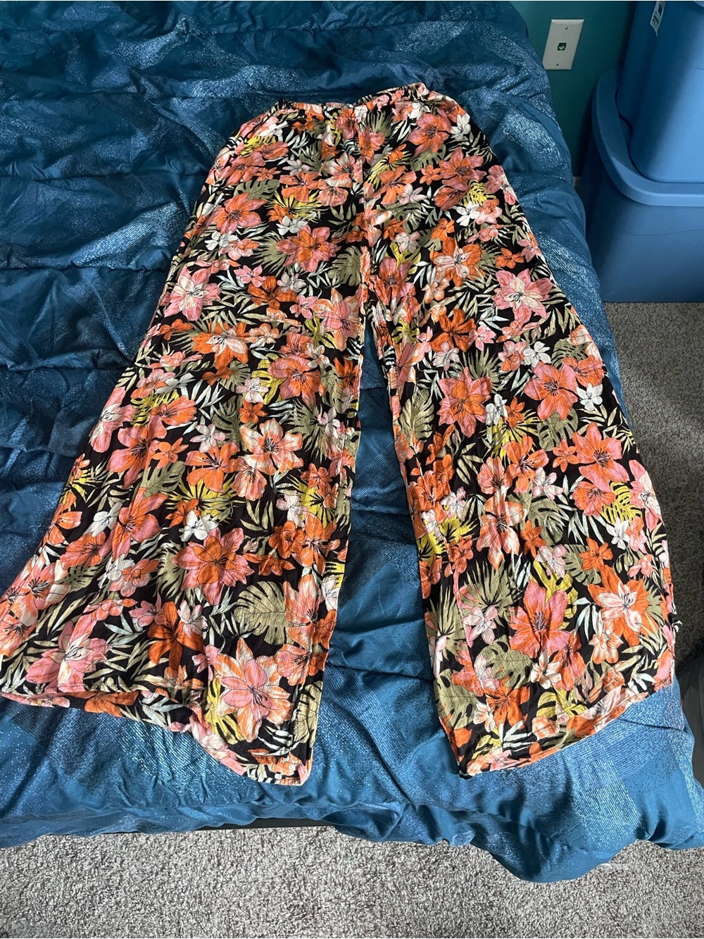 Billabong Wide-Leg Floral Pants in Black and Orange Size M